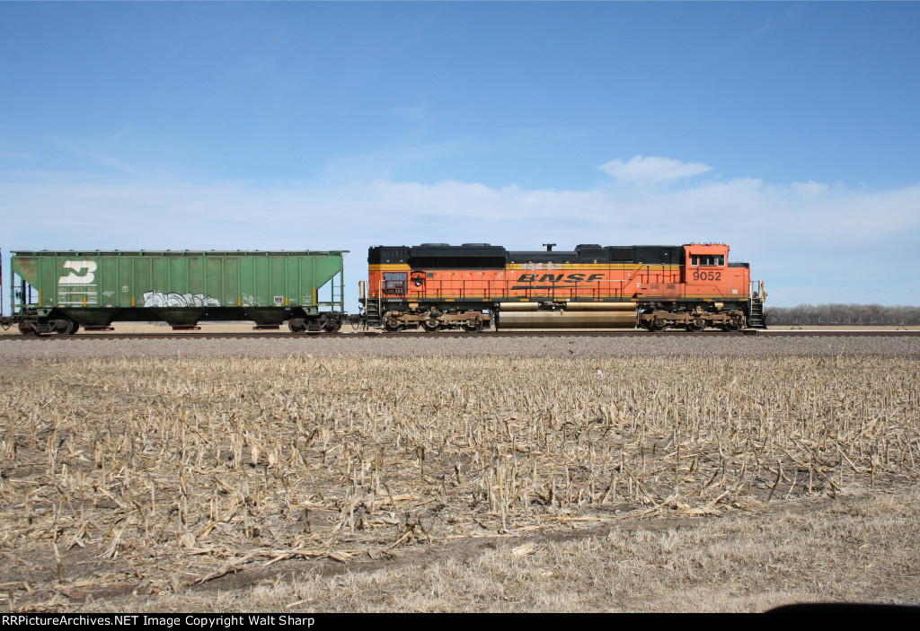 BNSF 9052